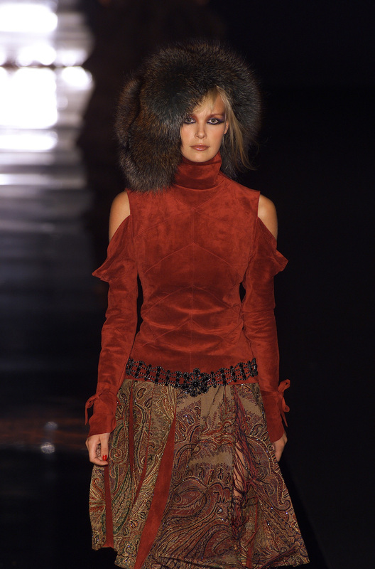 Jean-Louis-Scherrer F/W 2001 Haute Couture [925x1400] : r/fashionporn